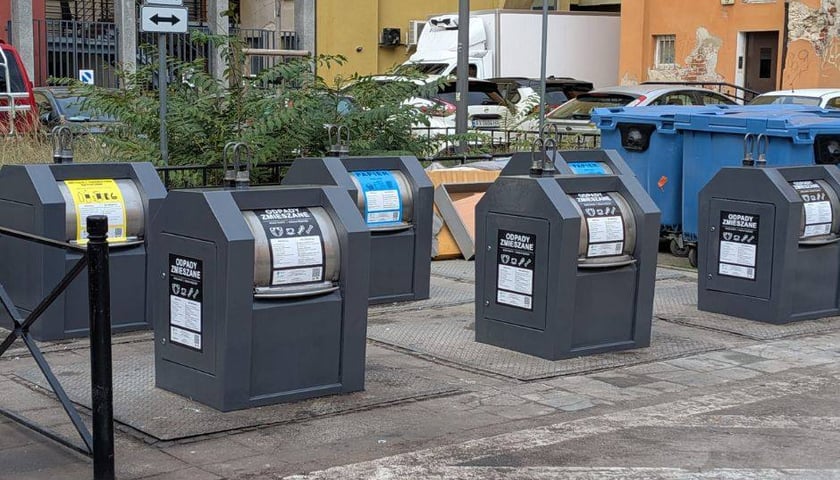 podziemne pojemniki na śmieci