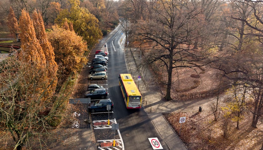 Powiększ obraz: Ulica Walig&oacute;rskiego po remoncie. Wrocław, 16.11.2025.