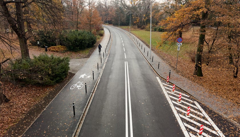 Powiększ obraz: Ulica Walig&oacute;rskiego po remoncie. Wrocław, 16.11.2025.
