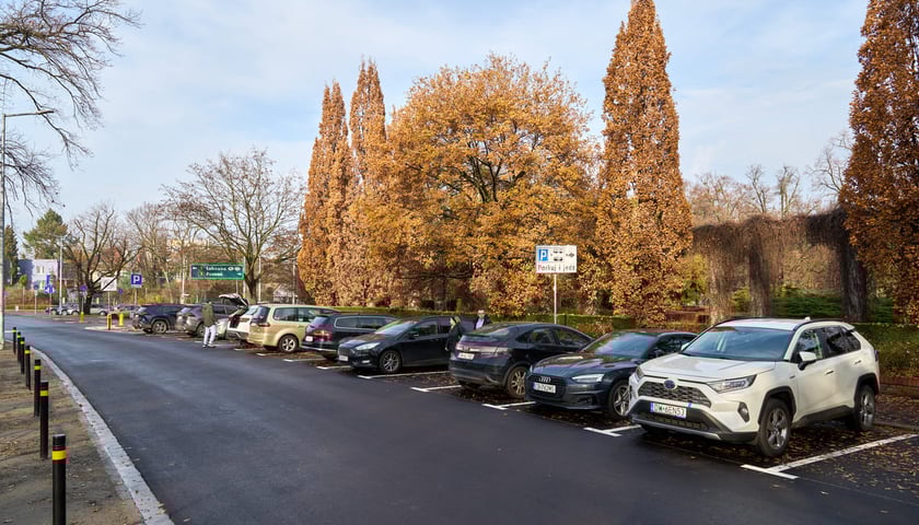 Powiększ obraz: Ulica Walig&oacute;rskiego po remoncie. Wrocław, 16.11.2025.