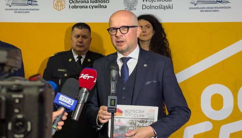 Powiększ obraz: <p>Wiceprezydent Jakub Mazur: Na samo bezpieczeństwo planuje się przeznaczyć we Wrocławiu 150 milion&oacute;w</p>