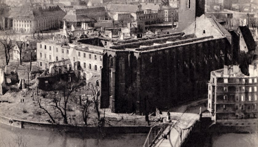 Powiększ obraz: Kościół pw. Najświętszej Maryi Panny na Piasku, 1946