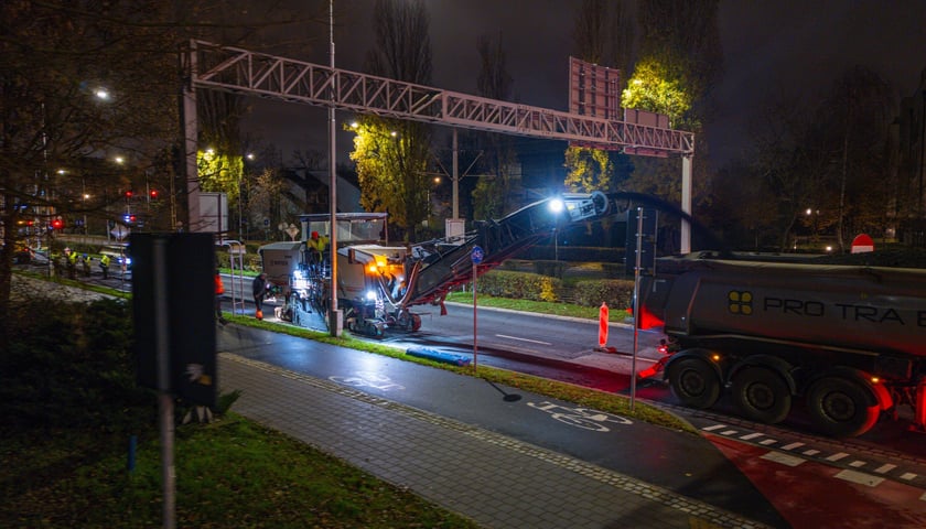 Powiększ obraz: Nocne prace na Ślężnej