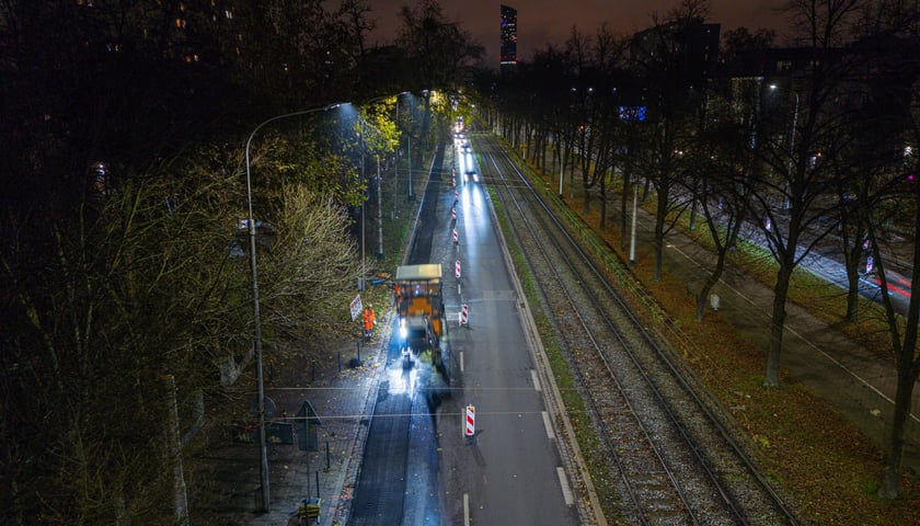 Powiększ obraz: Nocne prace na Powstańc&oacute;w Śląskich
