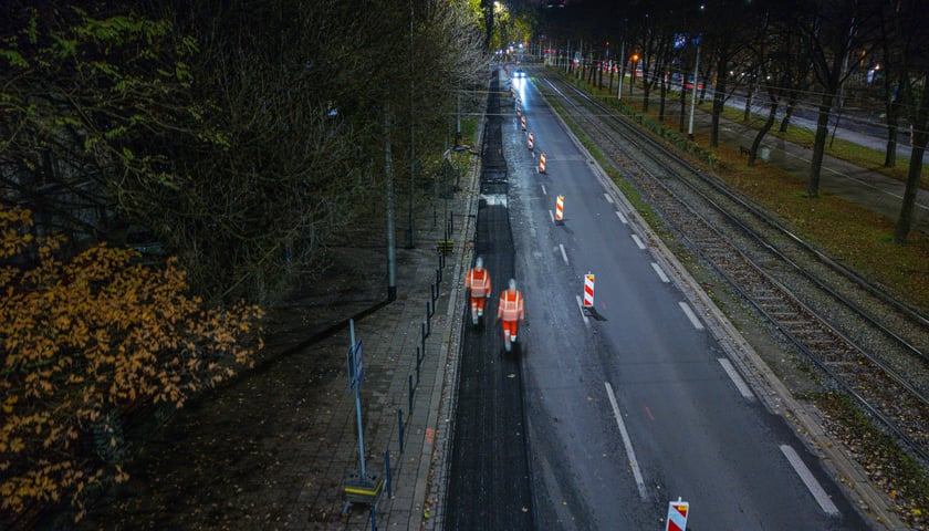 Powiększ obraz: Nocne prace na Powstańc&oacute;w Śląskich
