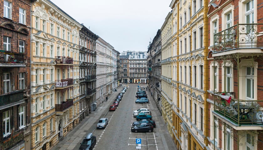 Powiększ obraz: <p>Kamienice przy ulicy Mierniczej na Przedmieściu Oławskim</p>