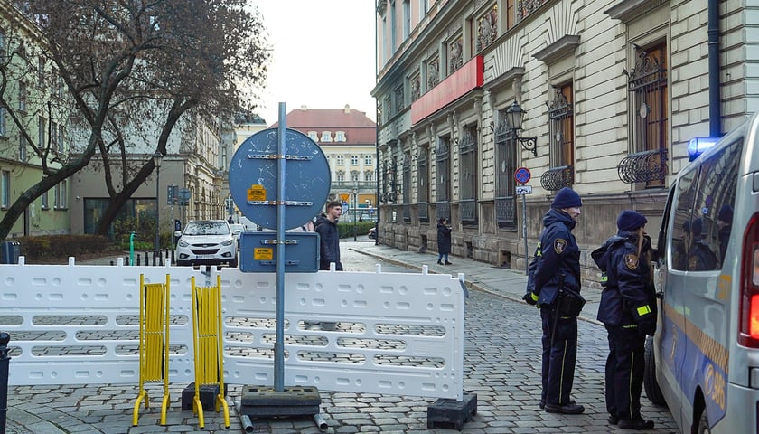 Powiększ obraz: Plac Solny w dniu otwarcia Wrocławskiego Jarmarku Bożonarodzeniowego, 21 listopada 2025
