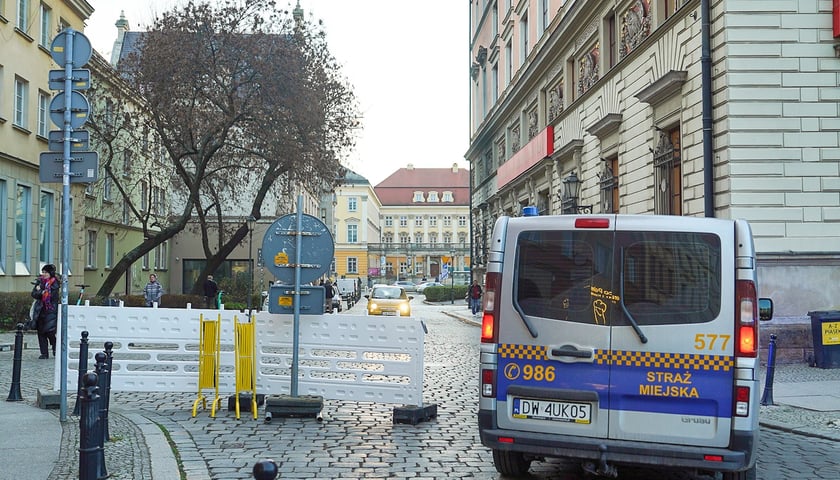 Powiększ obraz: Plac Solny w dniu otwarcia Wrocławskiego Jarmarku Bożonarodzeniowego, 21 listopada 2025