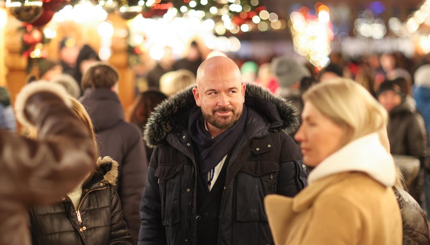 Powiększ obraz: Wieczór otwierający jarmark świąteczny na Rynku we Wrocławiu, 21 listopada 2025