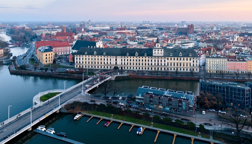 Zachód słońca nad listopadowym Wrocławiem