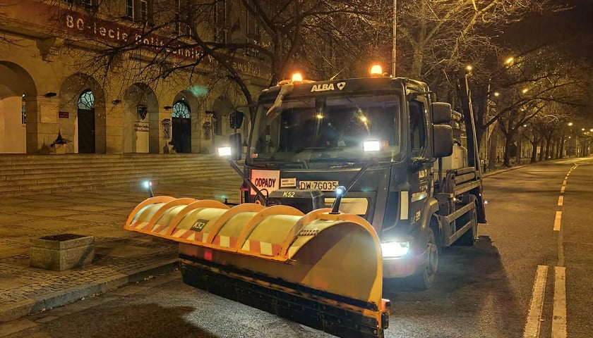 Pługopiaskarki są od rana na mieście - już działają