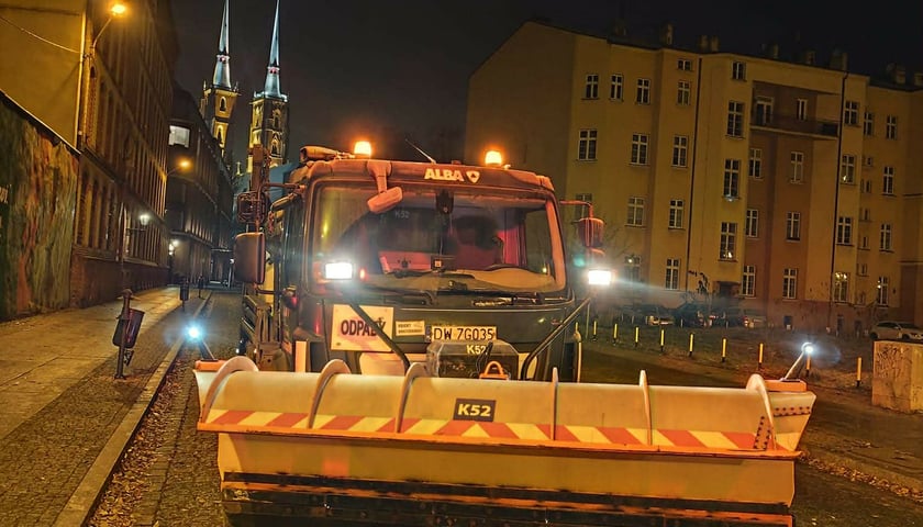 Pługopiaskarki są od rana na mieście - już działają