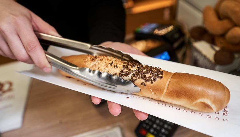 Powiększ obraz: Popularne precle od Pana Precla dostępne są teraz także w punkcie na placu Grunwaldzkim we Wrocławiu.