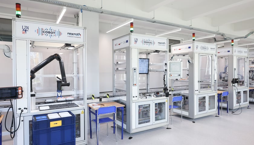 Powiększ obraz: Branżowe Centrum Umiejętności w dziedzinie automatyki przemysłowej w  Lotniczych Zakładach Naukowych