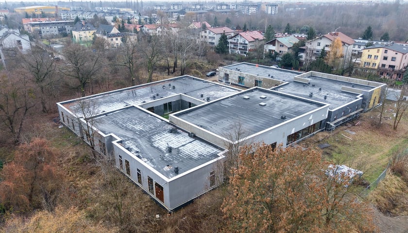 Powiększ obraz: Przedszkole i żłobek przy ul. Bagatela/Lekcyjnej - budowa, grudzień 2025