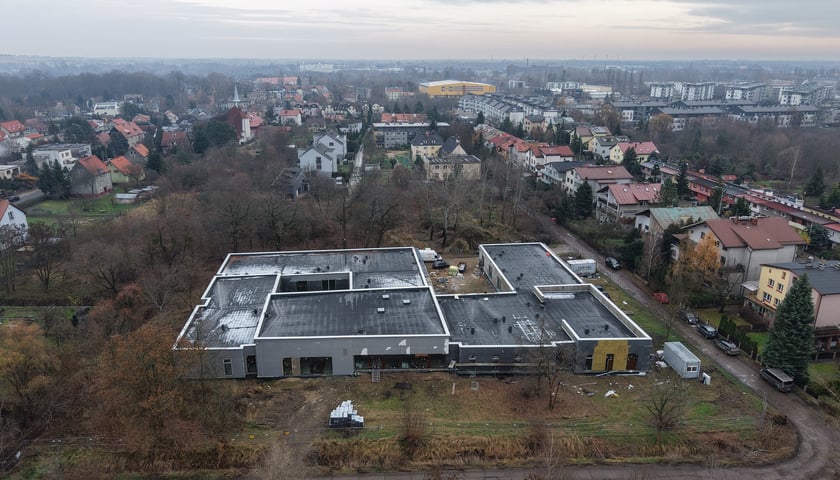 Powiększ obraz: Przedszkole i żłobek przy ul. Bagatela/Lekcyjnej - budowa, grudzień 2025