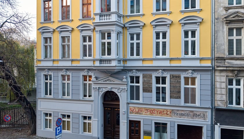 Powiększ obraz: Kamienica wspólnotowa Cybulskiego 19 w listopadzie 2025