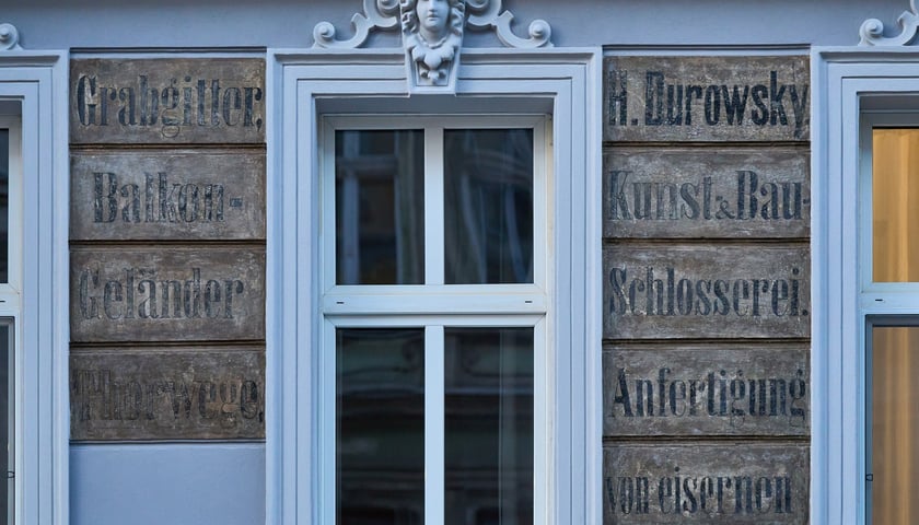 Powiększ obraz: Kamienica wspólnotowa Cybulskiego 19 w listopadzie 2025