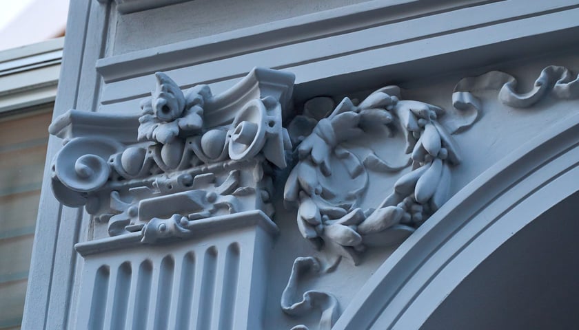 Powiększ obraz: Kamienica wspólnotowa Cybulskiego 19 w listopadzie 2025