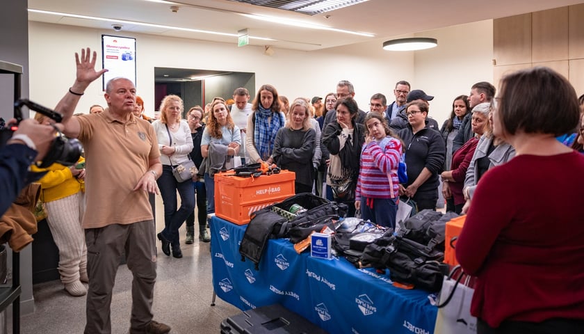 W ramach programu Bezpieczny Wrocław, już po raz trzeci odbyły się ćwiczenia w warsztaty z ochrony ludności, 26.11.2025 r.