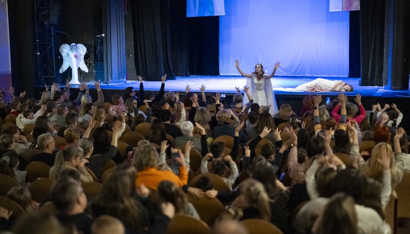 Powiększ obraz: Aniołkowe Granie w Teatrze Lalek 2024