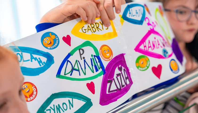 Finał charytatywnej sztafety na basenie SP 84, 28 listopada 2025