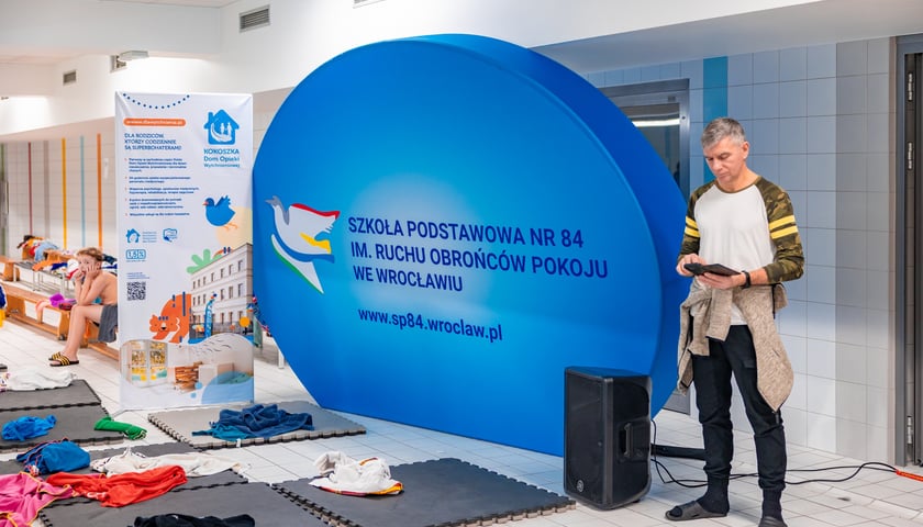 Finał charytatywnej sztafety na basenie SP 84, 28 listopada 2025