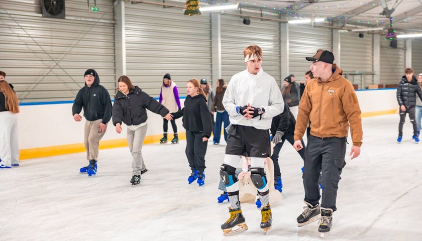 Andrzejki na lodowisku przy ul. Spiskiej we Wrocławiu