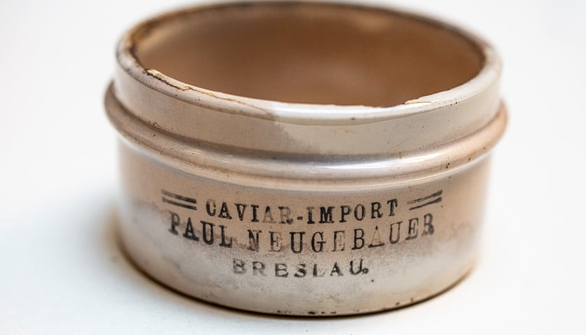 Powiększ obraz: <p>Słoiczek po kawiorze, znaleziony we Wrocławiu</p>