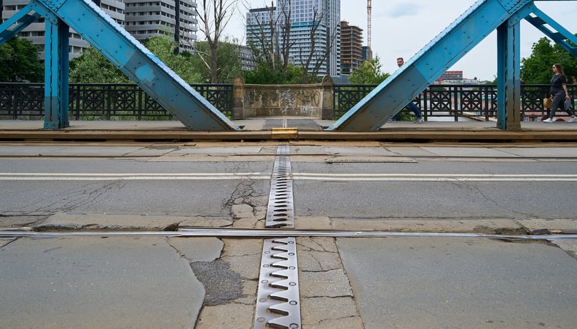 Powiększ obraz: Most Sikorskiego latem 2025 roku