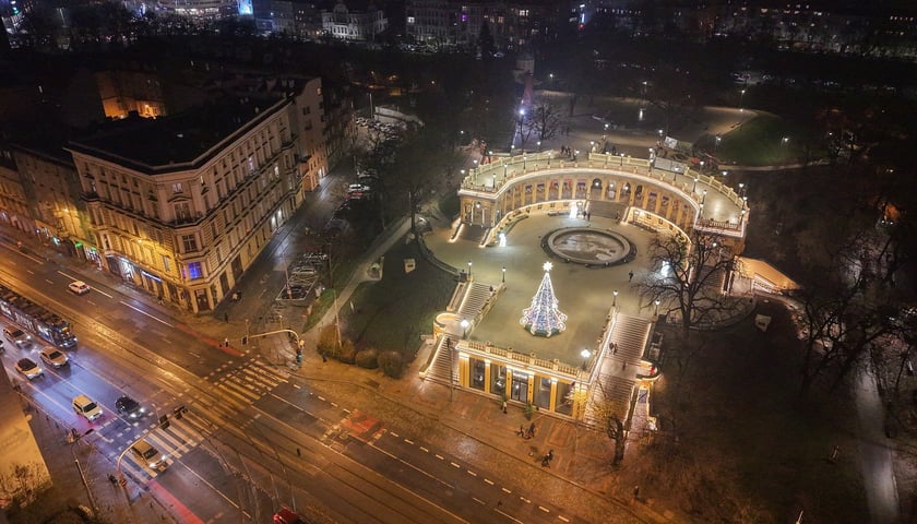 Powiększ obraz: <p>Świąteczne dekoracje na Bastionie Sakwowym</p>