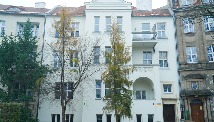 Powiększ obraz: Plac Powstańc&oacute;w Śląskich 10