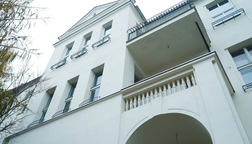 Powiększ obraz: Plac Powstańc&oacute;w Śląskich 10