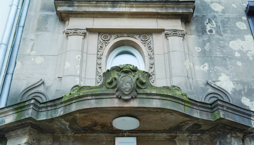 Plac Powstańc&oacute;w Śląskich 12