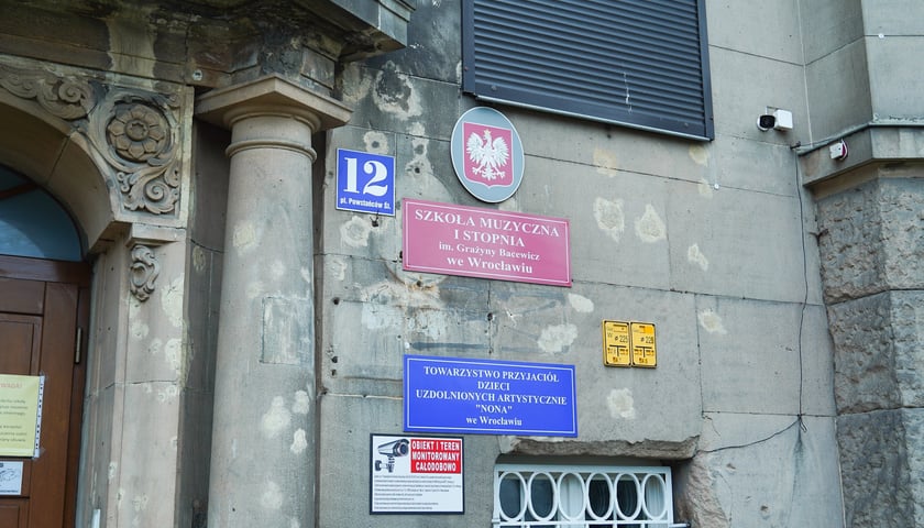 Plac Powstańc&oacute;w Śląskich 12