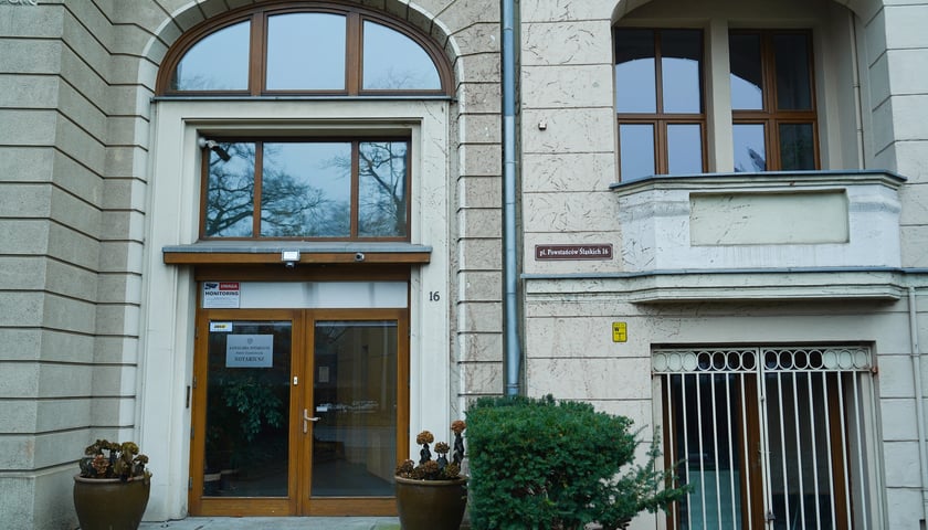 Plac Powstańc&oacute;w Śląskich 16-18