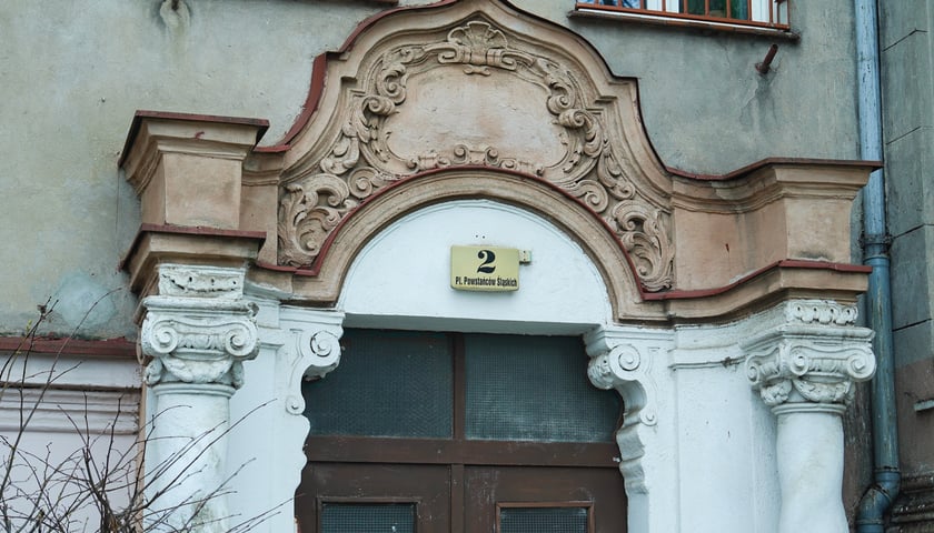 Powiększ obraz: Plac Powstańc&oacute;w Śląskich 2