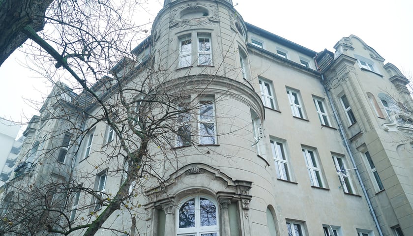 Powiększ obraz: Plac Powstańc&oacute;w Śląskich 2