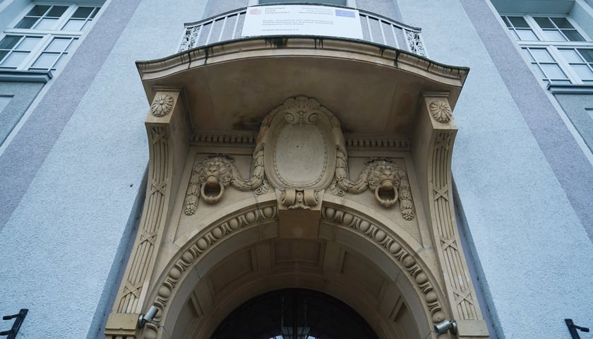 Powiększ obraz: Plac Powstańc&oacute;w Śląskich 20