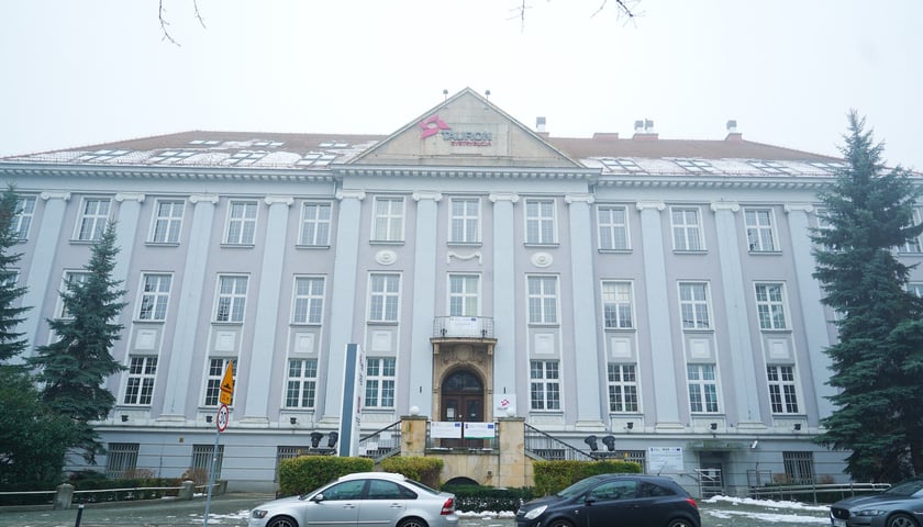 Powiększ obraz: Plac Powstańc&oacute;w Śląskich 20