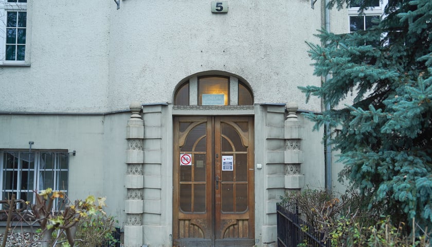 Plac Powstańc&oacute;w Śląskich 5