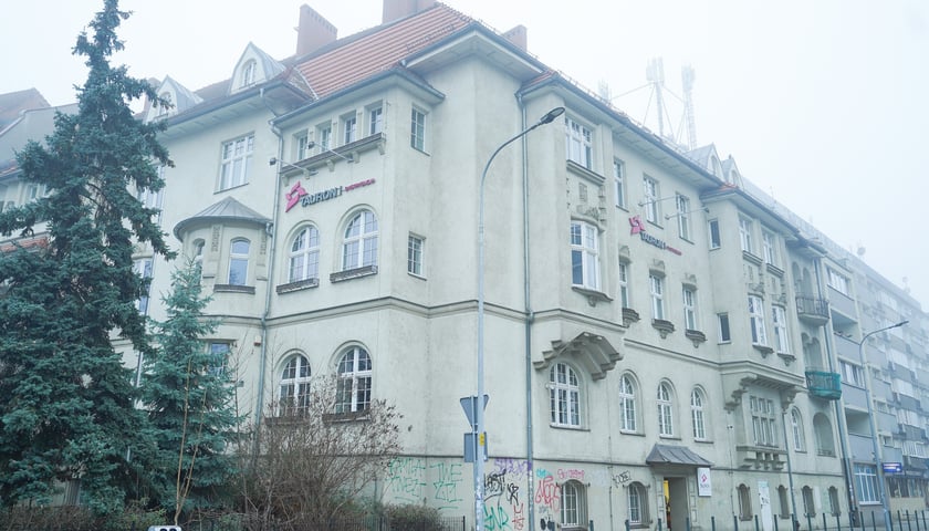 Plac Powstańc&oacute;w Śląskich 5