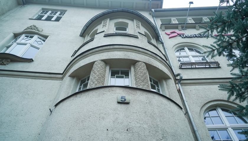 Plac Powstańc&oacute;w Śląskich 5