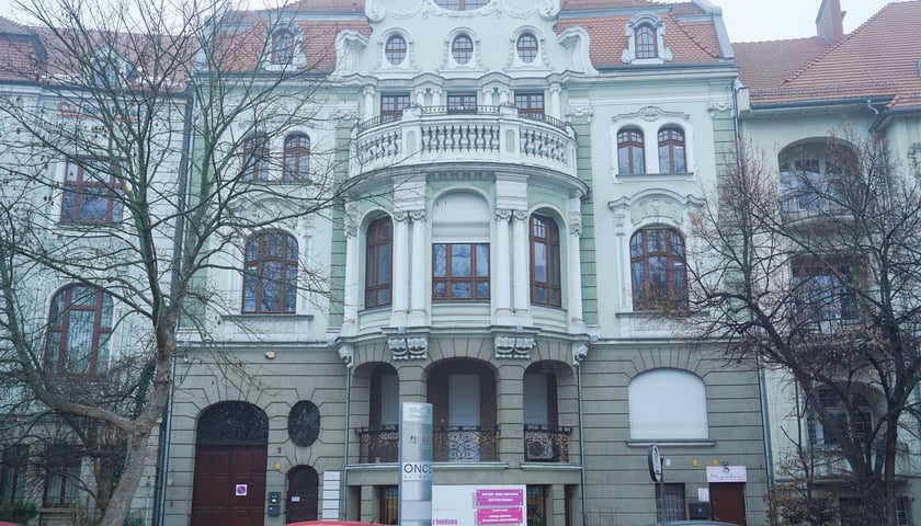 Powiększ obraz: Plac Powstańc&oacute;w Śląskich 7