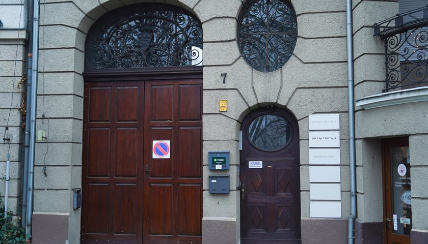 Powiększ obraz: Plac Powstańc&oacute;w Śląskich 7