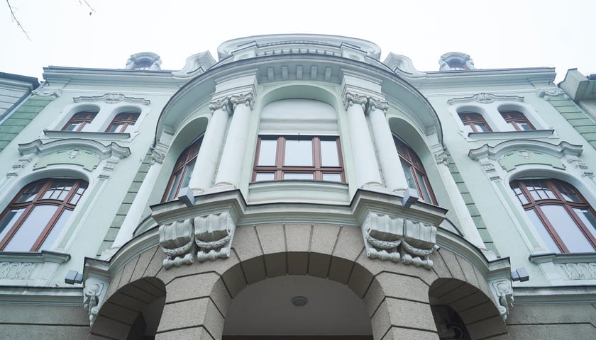 Powiększ obraz: Plac Powstańc&oacute;w Śląskich 7