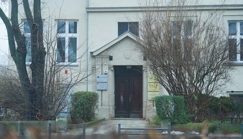 Plac Powstańc&oacute;w Śląskich 8