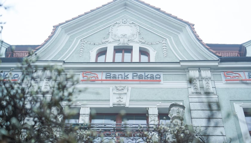 Plac Powstańc&oacute;w Śląskich 9