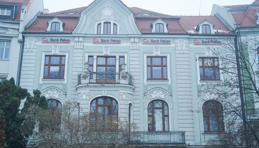 Plac Powstańc&oacute;w Śląskich 9