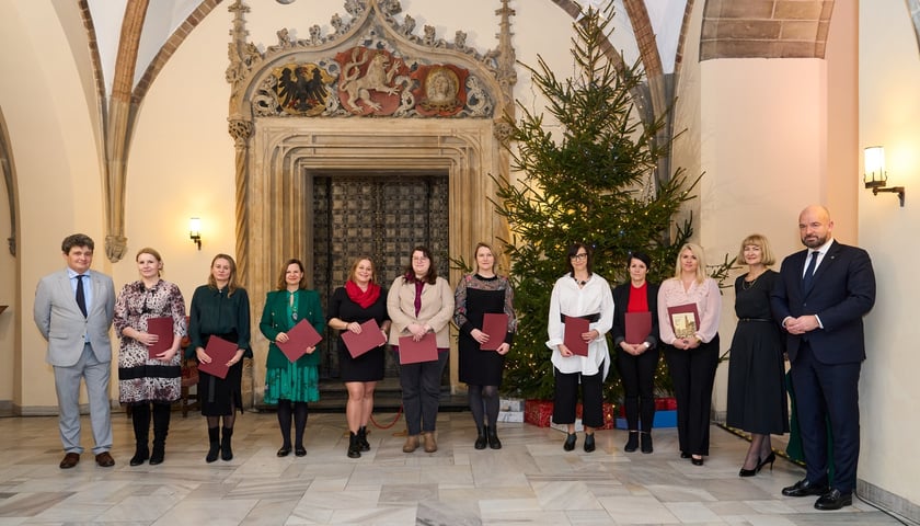 Powiększ obraz: Uroczystość złożenia ślubowania i wręczenia aktów nadania stopnia awansu zawodowego nauczyciela mianowanego - 11.12.2025